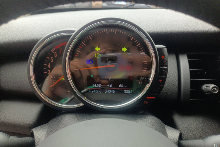 MINI 2016款 1.2T ONE 先锋派局部细节14