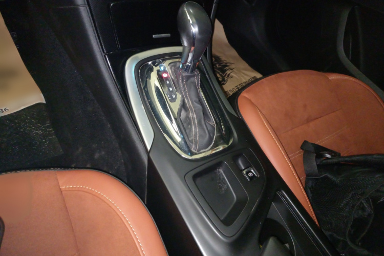 别克 君威 2015款 1.6T 精英技术型局部细节18