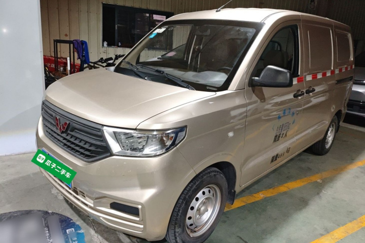 五菱汽车 五菱宏光V 2022款 1.5L劲取版封窗车电动助力LAR车身外观1