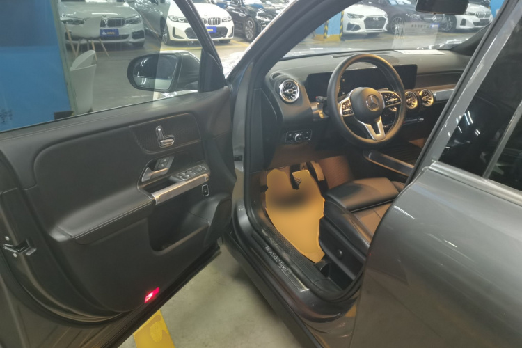 奔驰GLB 2021款 GLB 200 动感型中控内饰7003