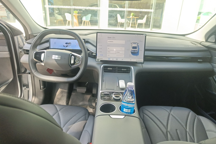 吉利银河 银河L6 2025款 EM-i 140km 星舰版中控内饰7002