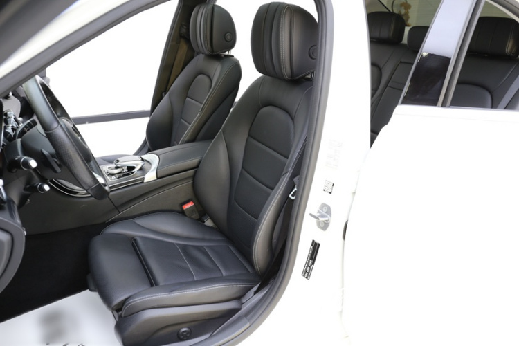 奔驰C级 2018款 C 200 L 运动版局部细节19