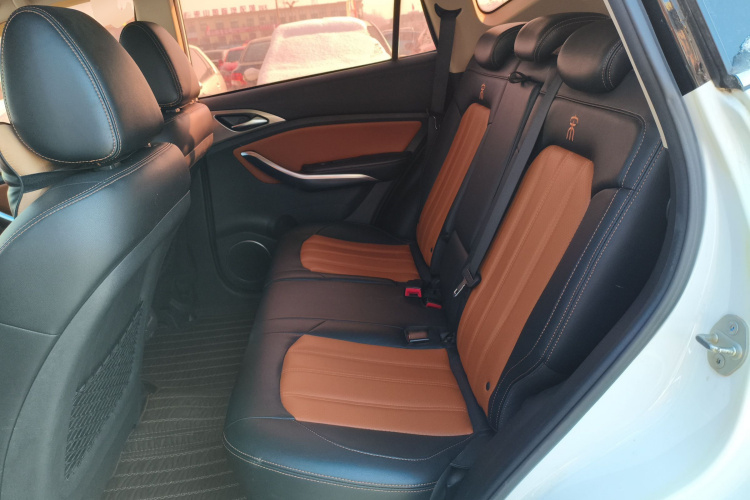 比亚迪 宋 2016款 2.0TID 自动尊贵型中控内饰21