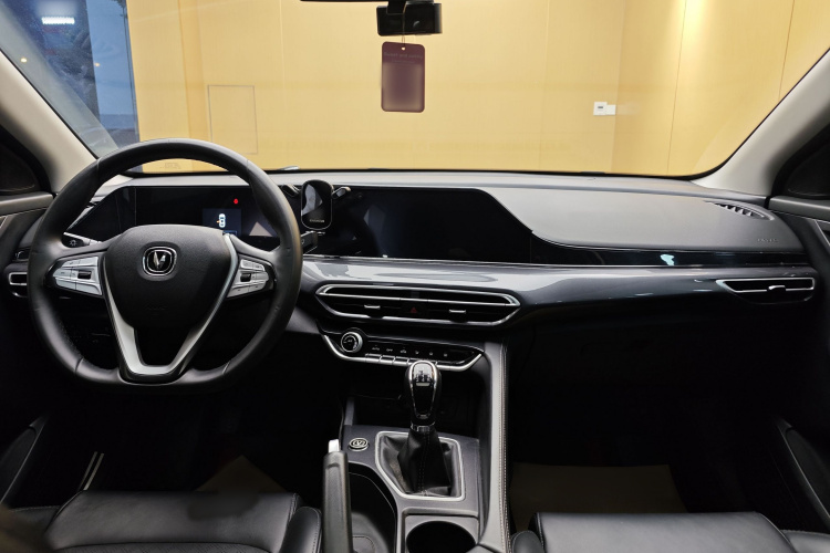 长安 逸动 2020款 PLUS 1.6L GDI 手动豪华型中控内饰7005