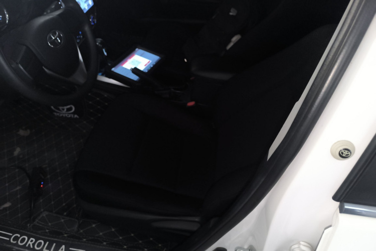 丰田 卡罗拉 2014款 1.6L CVT GL中控内饰19