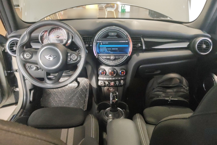 MINI 2019款 1.5T COOPER 赛车手 五门版中控内饰12