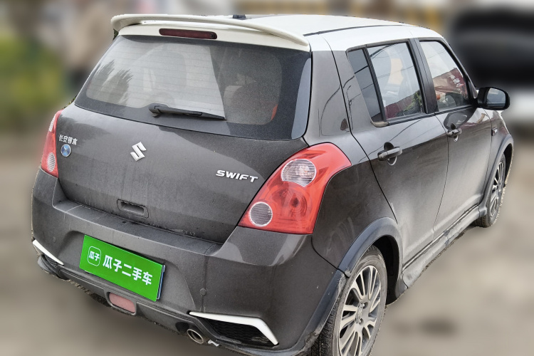 铃木 雨燕 2015款 1.5L 手动限定版车身外观7