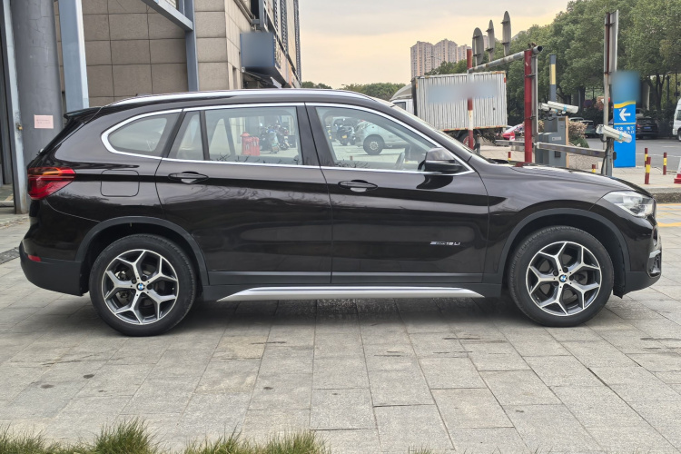 宝马X1 2016款 sDrive18Li 豪华型车身外观6008