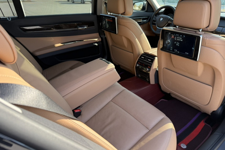 宝马7系 2014款 730Li 臻享型局部细节9002