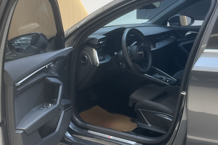 奥迪A3 2021款 A3L Limousine 35 TFSI 进取运动型中控内饰7015