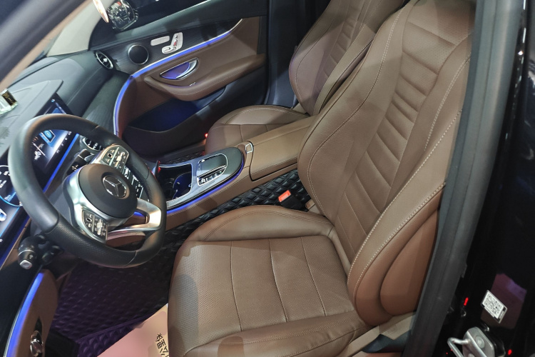 奔驰E级 2020款 改款 E 300 L 运动时尚型局部细节19