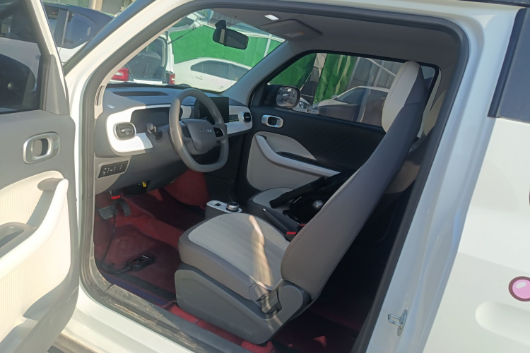 吉利银河 2025款 210km 熊猫卡丁中控内饰19