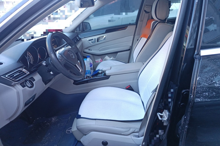 奔驰E级 2014款 E 260 L 运动型中控内饰19