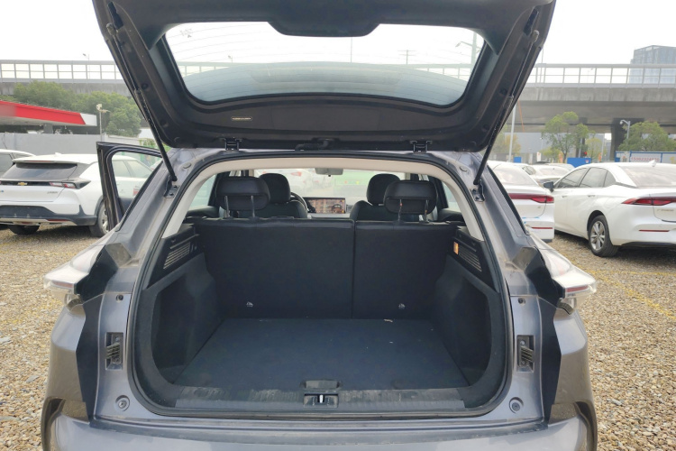 哪吒汽车 2023款 哪吒U-Ⅱ 400 U秀版 磷酸铁锂机舱底盘23