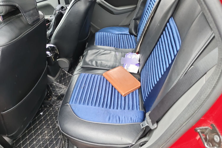 福特 福克斯 2013款 两厢经典 1.8L 自动基本型中控内饰21