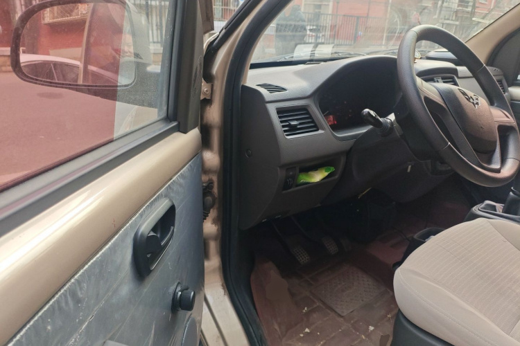 五菱汽车 五菱荣光 2019款 1.2L S 厢式运输车标准型5座中控内饰20