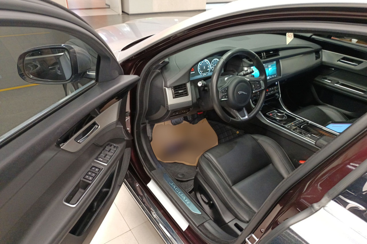 捷豹XFL 2020款 XFL 2.0T P200 两驱精英版中控内饰7002