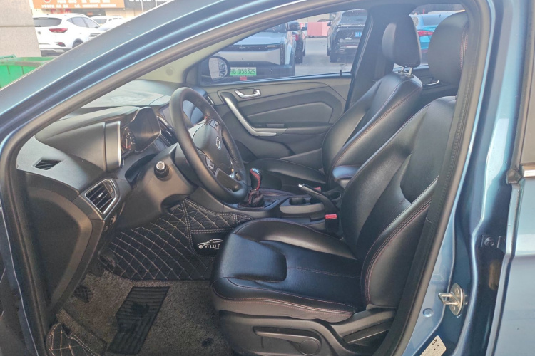 奇瑞 艾瑞泽5 2016款 1.5L 手动领锐版中控内饰19