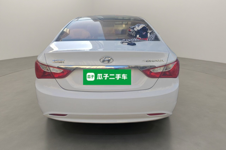 现代 索纳塔 2011款 2.0L 自动豪华版车身外观6