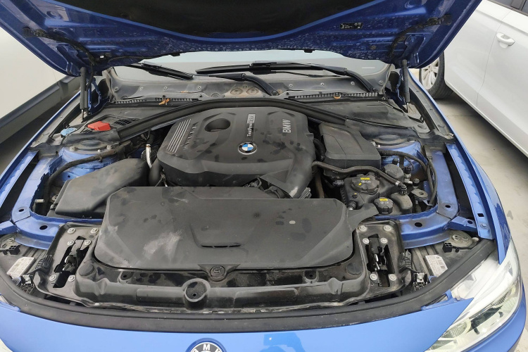 宝马3系 2019款 320i M运动套装机舱底盘24