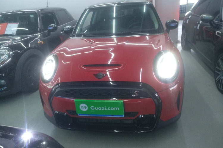 MINI 2023款 2.0T COOPER S 艺术家车身外观2