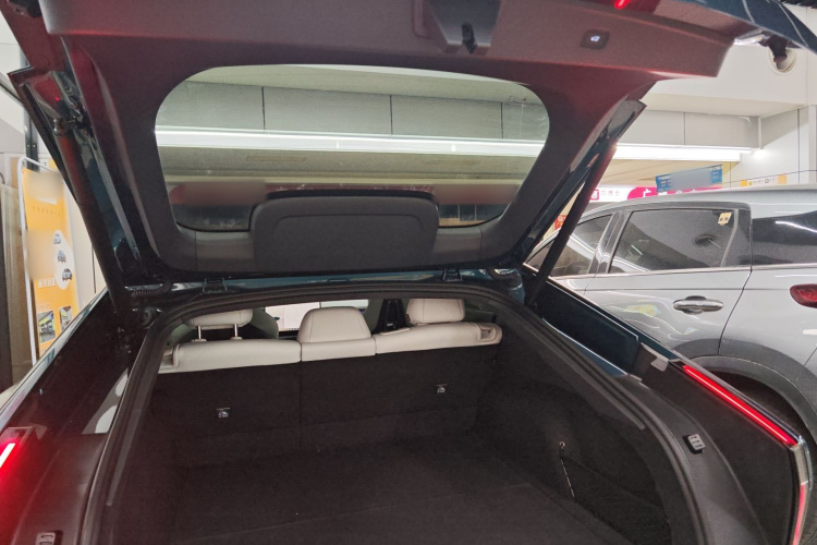 小鹏P7 2025款 702 长续航 Ultra机舱底盘23