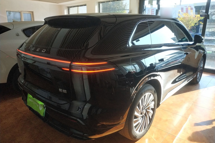 星途 星纪元 ET 2025款 增程 265 Max两驱城区辅助驾驶车身外观7