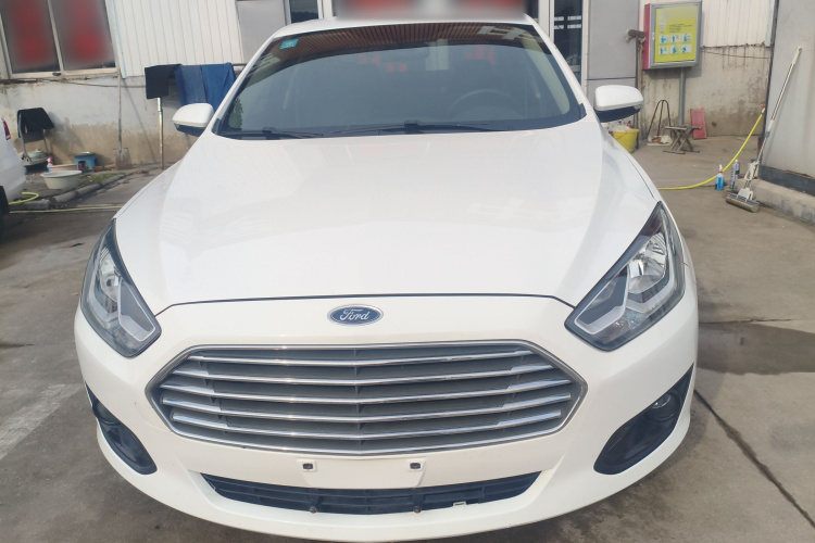 福特 福睿斯 2015款 1.5L 手动舒适型车身外观2