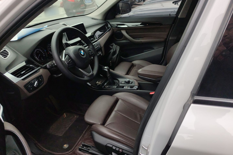 宝马X1 2019款 sDrive18Li 尊享型中控内饰19