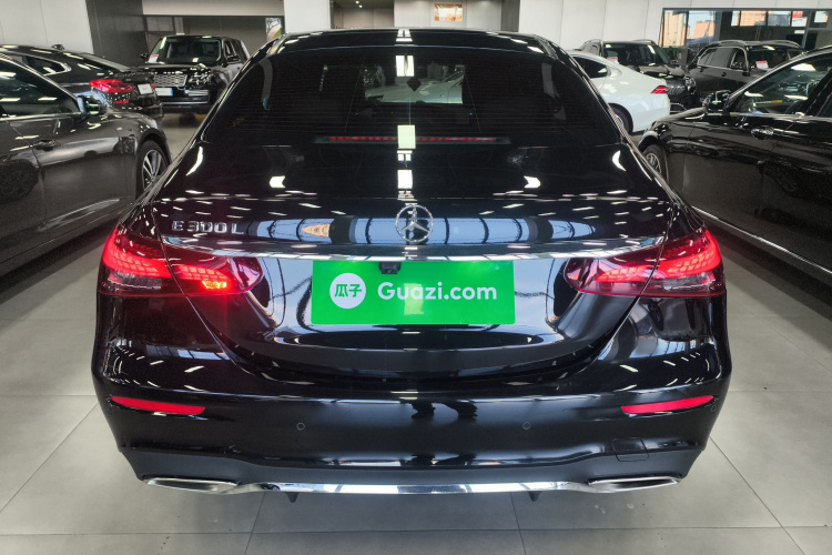 奔驰E级 2021款 E 300 L 运动时尚型车身外观6