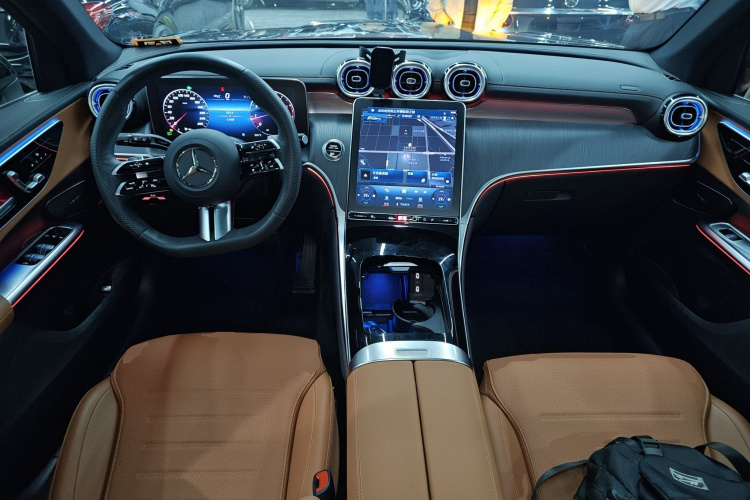 奔驰GLC 2023款 改款 GLC 260 L 4MATIC 豪华型 7座中控内饰12