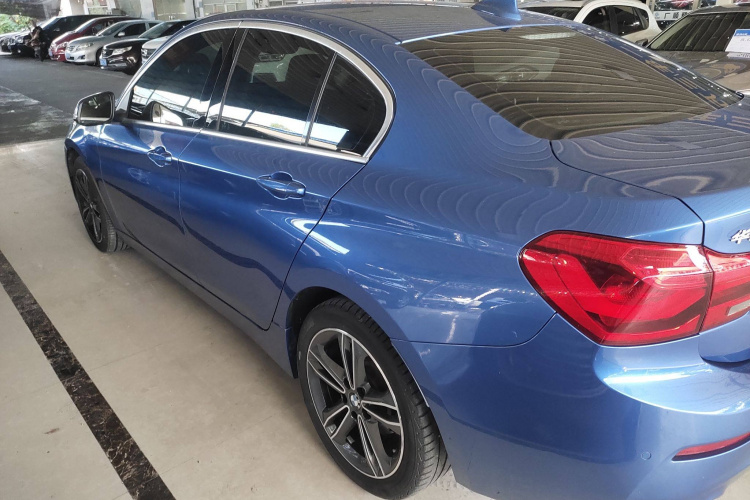 宝马1系 2019款 118i 时尚型车身外观4