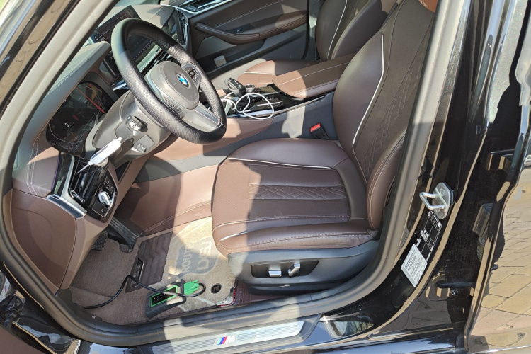 宝马5系 2022款 改款 525Li M运动套装中控内饰19