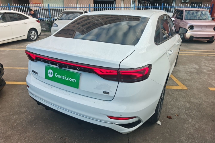 吉利汽车 帝豪 2025款 第4代 1.5L CVT旗舰型车身外观7