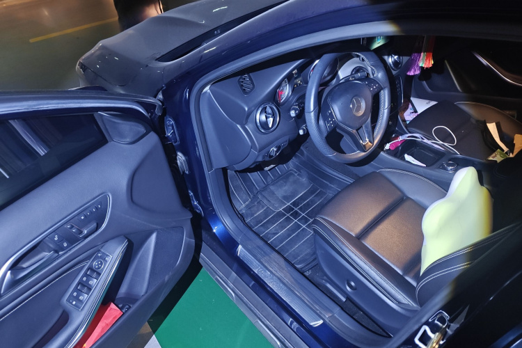 奔驰GLA 2016款 GLA 200 动感型中控内饰20