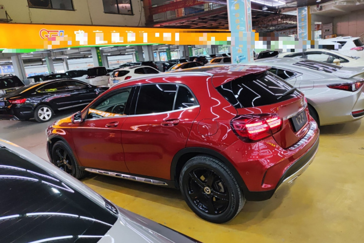 奔驰GLA 2019款 GLA 200 时尚型车身外观4