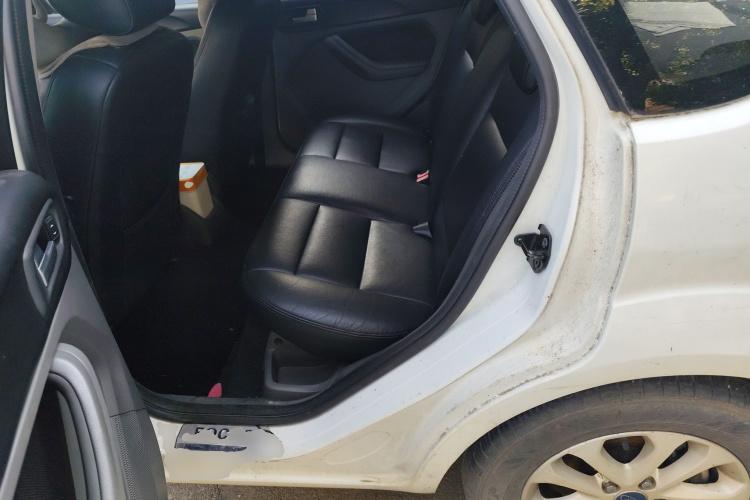 福特 福克斯 2013款 两厢经典 1.8L 自动基本型中控内饰21