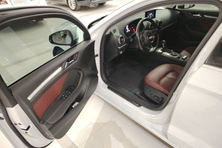 奥迪A3 2016款 Limousine 35 TFSI 领英型中控内饰7003