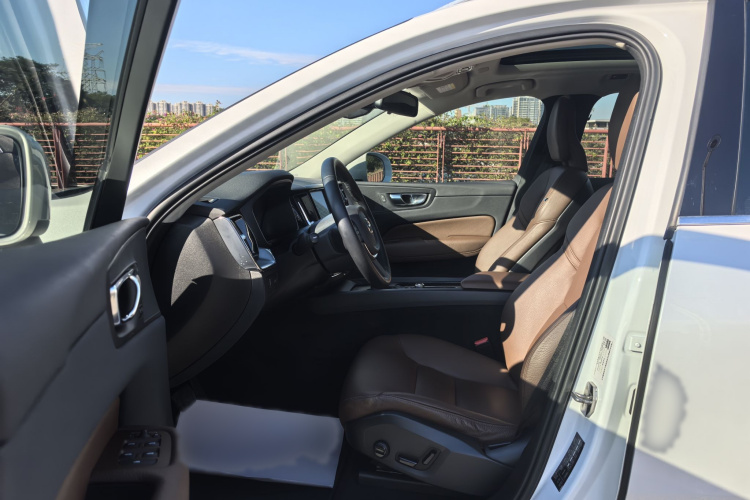 沃尔沃XC60 2019款 T5 四驱智逸版 国VI中控内饰7004