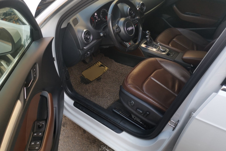 奥迪A3 2014款 Sportback 35 TFSI 自动舒适型中控内饰7003
