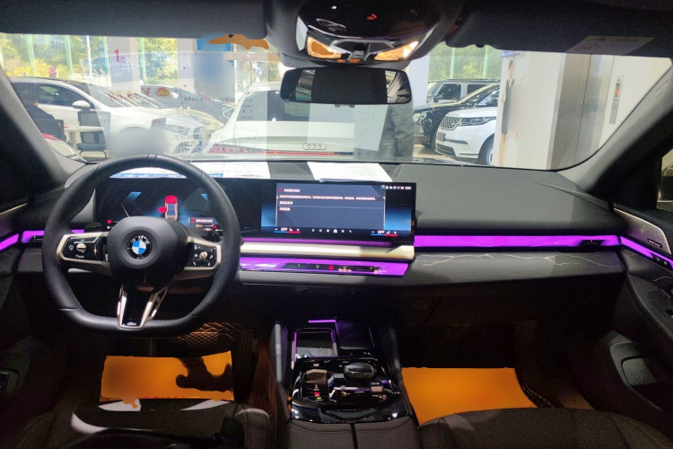 宝马5系 2024款 530Li 领先型 M运动套装中控内饰7002