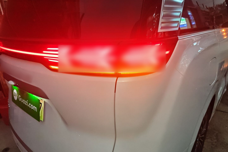 腾势D9 2024款 DM-i 980 四驱尊贵型车身外观9