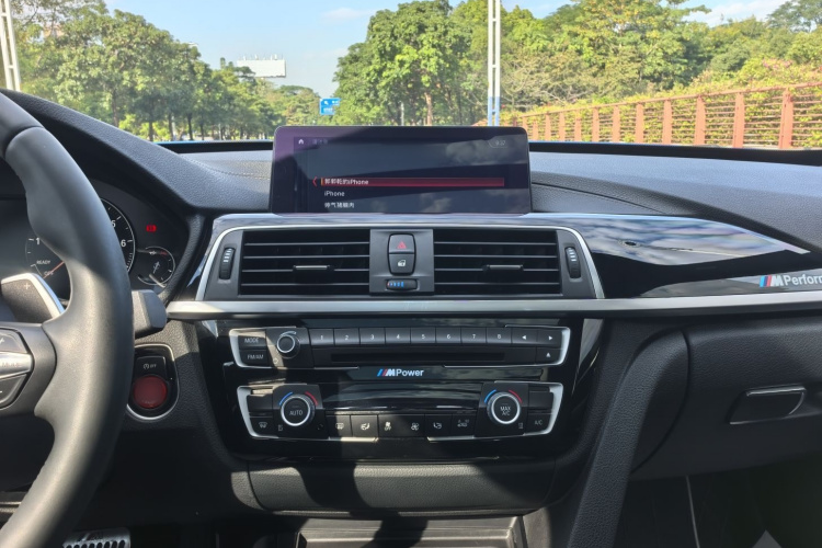 宝马3系GT 2019款  320i M运动曜夜版中控内饰7010