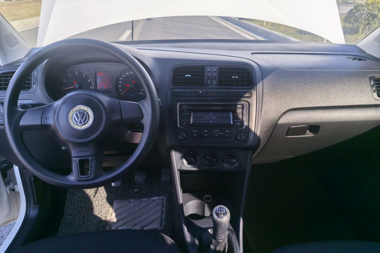 大众 Polo 2013款 1.4L 手动风尚版中控内饰7004