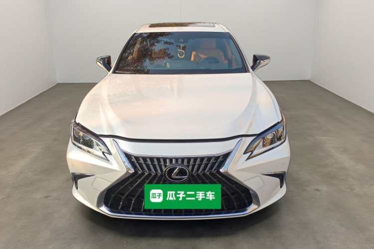 雷克萨斯ES 2023款 200 卓越版车身外观2