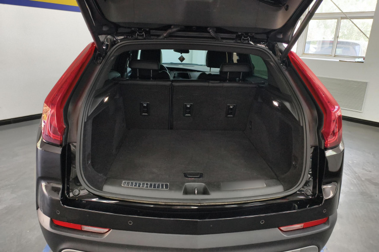 凯迪拉克XT4 2022款 28T 两驱豪华型机舱底盘23