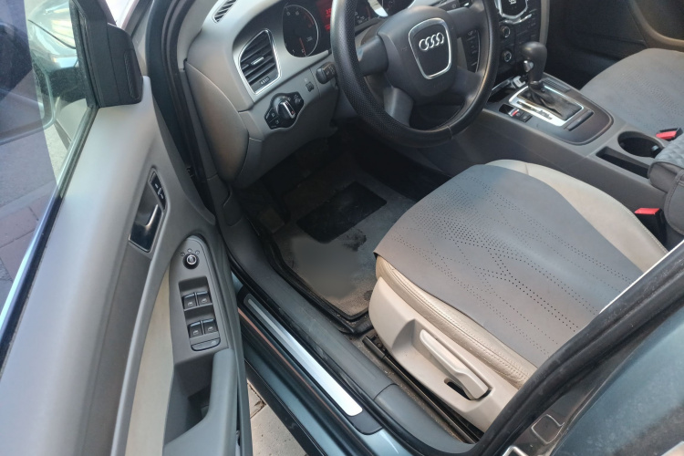 奥迪A4L 2011款 1.8 TFSI 舒适型中控内饰7003