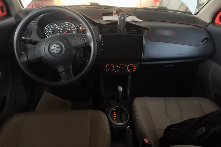 铃木 雨燕 2013款 1.5L 自动标准版中控内饰12