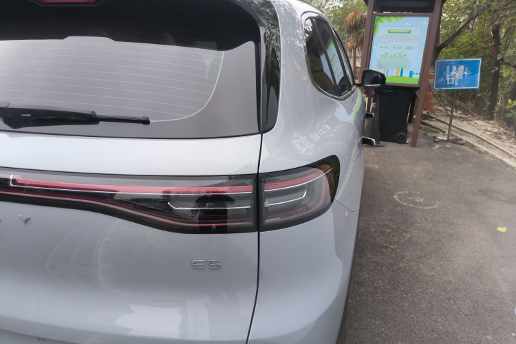 吉利银河 银河E5 2024款 530km 探索+版车身外观9