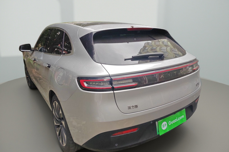 鸿蒙智行 问界M5 2023款 增程四驱智驾版车身外观5